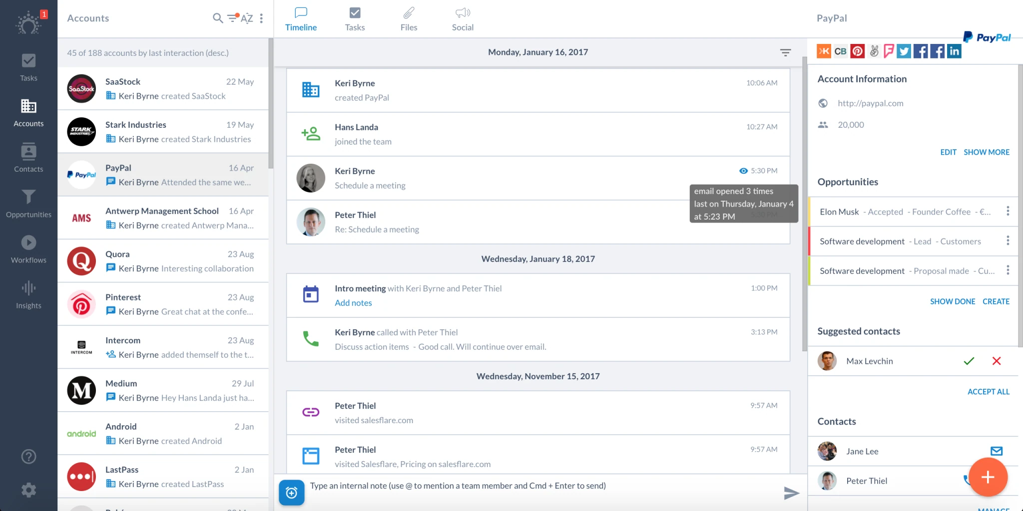 Konto-Timeline in Salesflare mit E-Mails, Meetings, Anrufen und Websitebesuchen plus Firmendaten