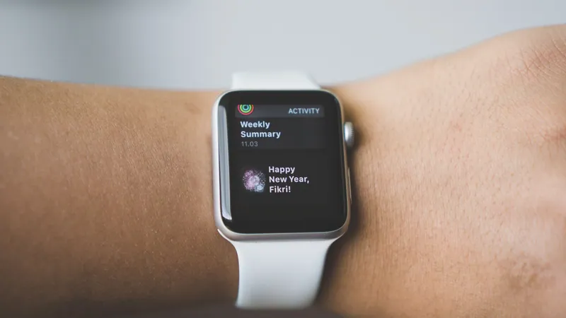 هذا الصباح (1 يناير 2018)، تلقيت رسالة لطيفة وغير معتادة من Siri على Apple Watch. وقد قالت: «عام جديد سعيد يا فكري!»