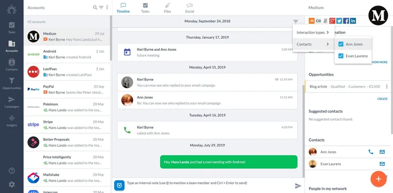 الخط الزمني لحساب Salesflare مع فتح قائمة المُرشِّح على جهات الاتصال، وتحديد Ann Jones وEvan Laurens