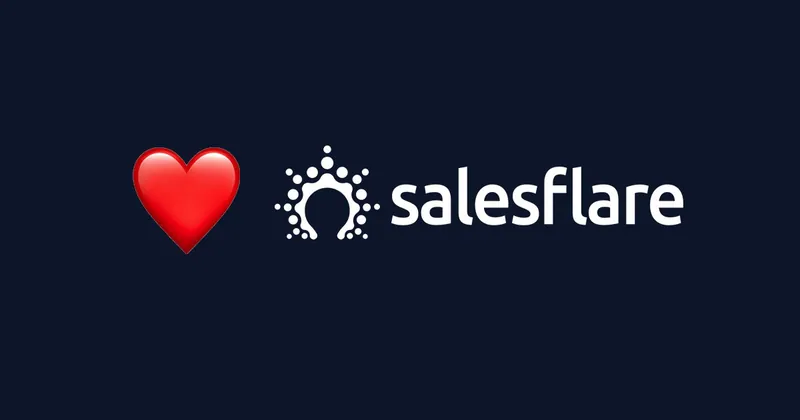 Красное сердце рядом со старым логотипом Salesflare на тёмно-синем фоне