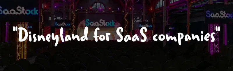 منصة SaaStock الرئيسية المكتظة بالحضور، مع تعليق: «ديزني لاند لشركات SaaS»
