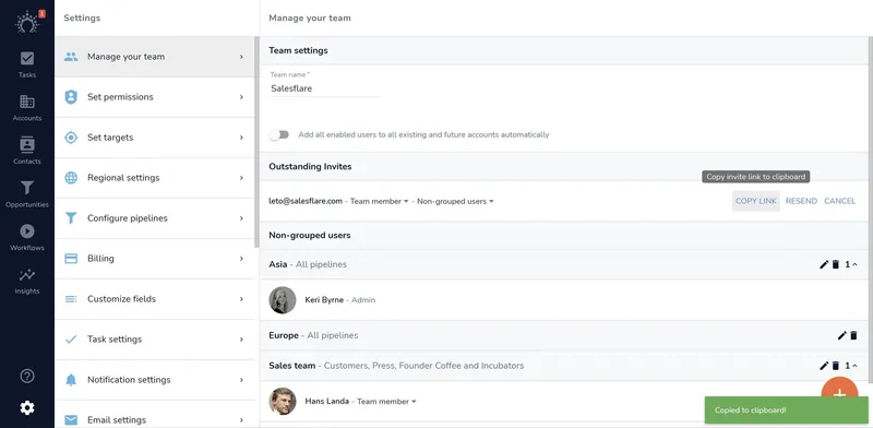 Настройки Salesflare «Управление командой»: наведенный пункт «КОПИРОВАТЬ ССЫЛКУ» в ещё не принятом приглашении, всплывающая подсказка «копировать ссылку на приглашение в буфер обмена» и уведомление «скопировано в буфер обмена!»