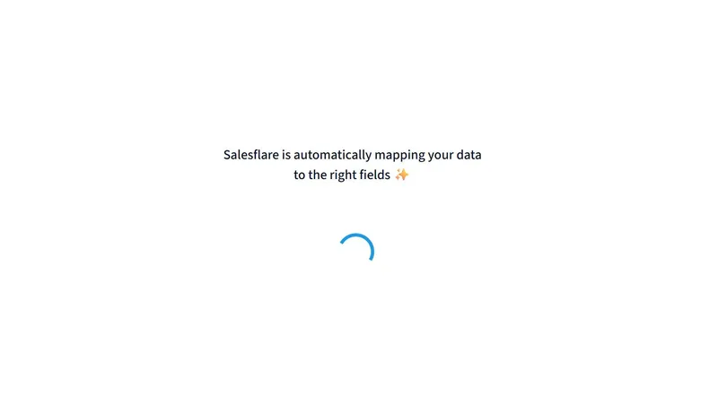 شاشة الاستيراد في Salesflare أثناء جارٍ التحميل، وتعرض الرسالة «تعمل Salesflare تلقائيًا على مطابقة بياناتك مع الحقول الصحيحة»