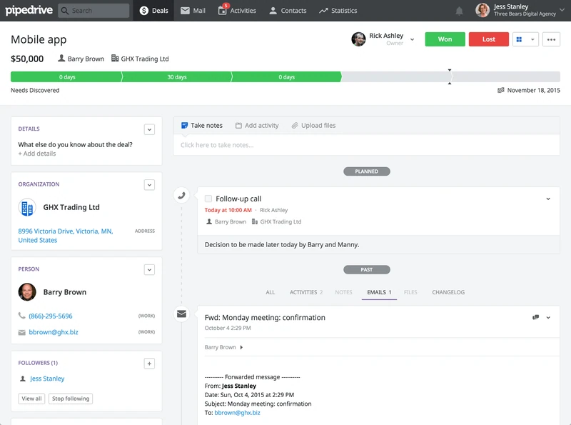Pipedrive-Deal-Seite zum 50.000-$-Deal „Mobile app“ mit Phasen-Timeline, Notizen und E-Mails